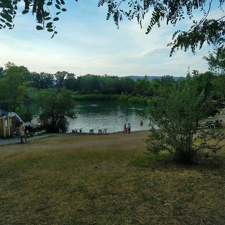 Camping Homair Domaine Des Iscles Mobil-Home Climatise La Roque-d'Antheron Exteriör bild