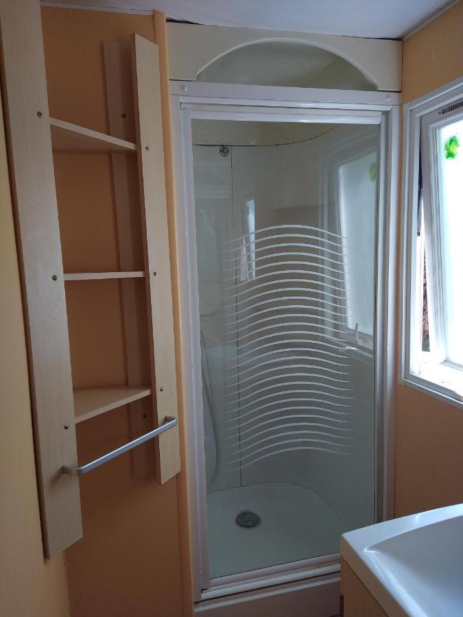 Camping Homair Domaine Des Iscles Mobil-Home Climatise La Roque-d'Antheron Exteriör bild